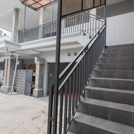 RedDoorz near Exit Toll Pasteur 4 Hotel Bandung Buitenkant foto