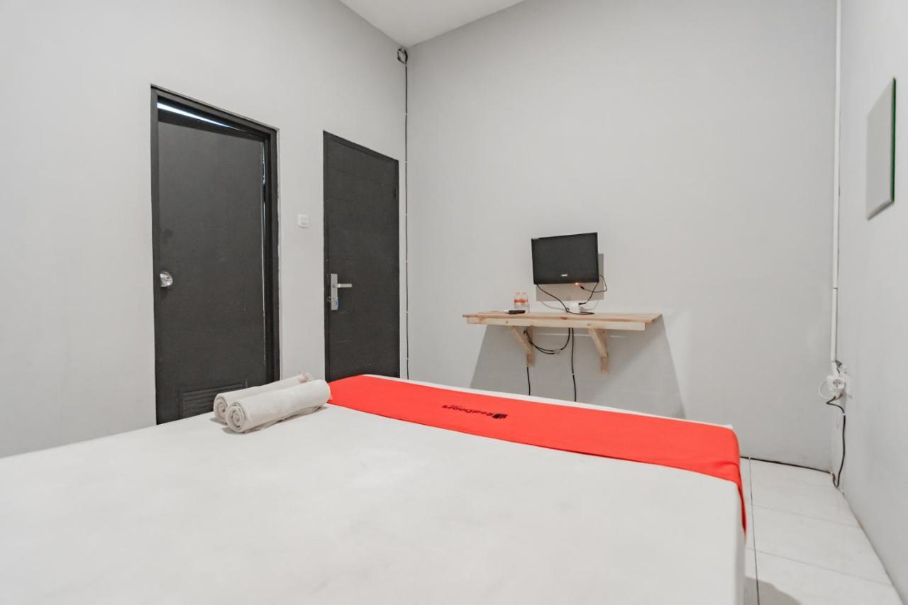 RedDoorz near Exit Toll Pasteur 4 Hotel Bandung Buitenkant foto