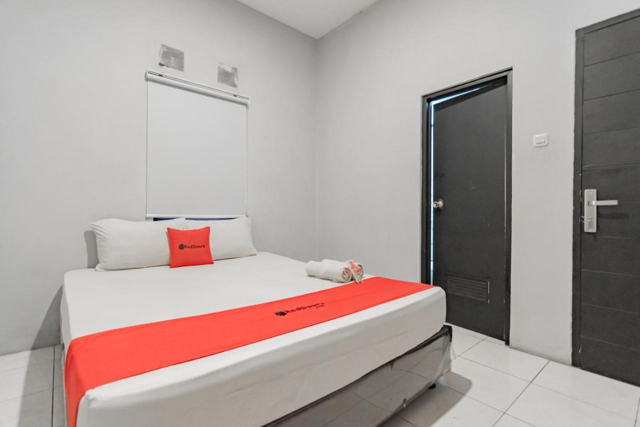 RedDoorz near Exit Toll Pasteur 4 Hotel Bandung Buitenkant foto