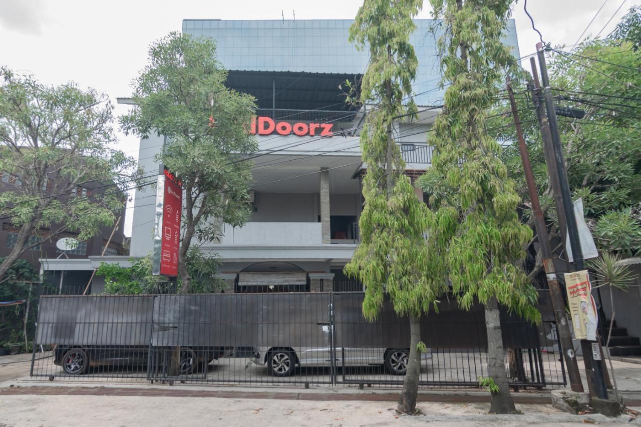 RedDoorz near Exit Toll Pasteur 4 Hotel Bandung Buitenkant foto
